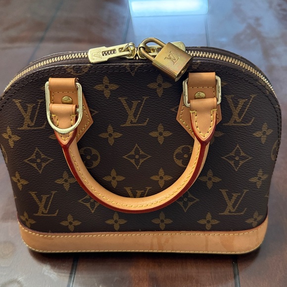 Louis Vuitton Alma Handbag with Strap and box accessories - Picture 2 of 9